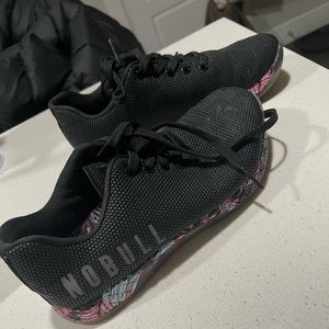 Nobull women’s trainers! Size 9.5 palm island design